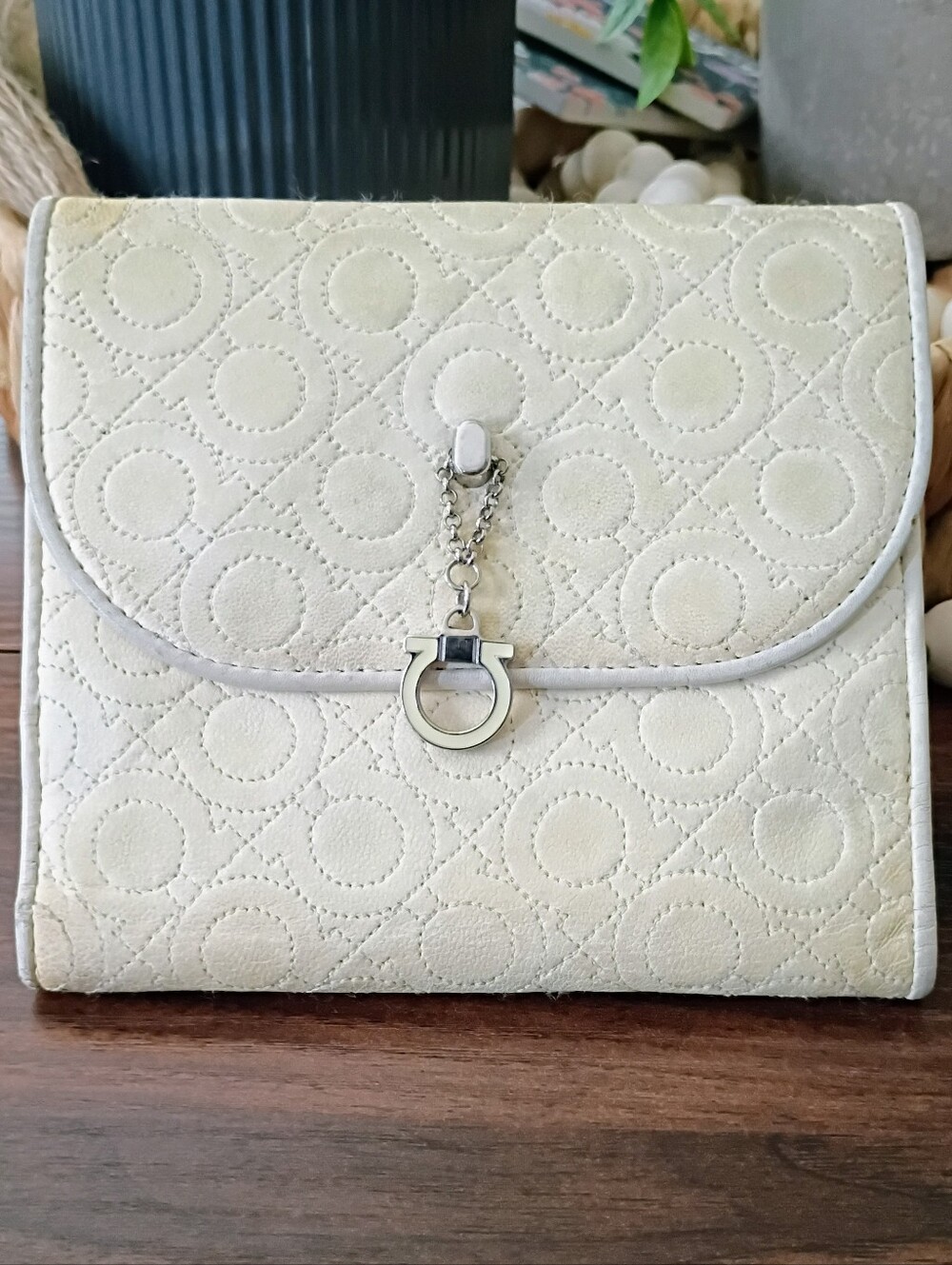 AUTHENTIC VINTAGE SALVATORE FERRAGAMO GANCINI COMPACT WALLET 🤍